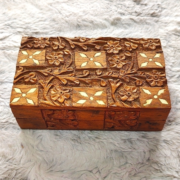 Wooden Rectangular Floral Engraved with a white Stone Flowers Box - Picture 1 of 15